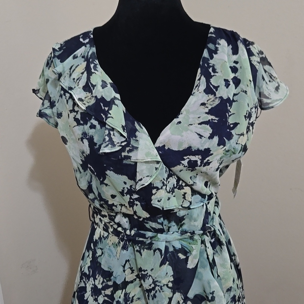Danny And Nicole Floral Wrap Dress in Blue and Mint Sz 4 NWT $79. - Picture 2 of 5